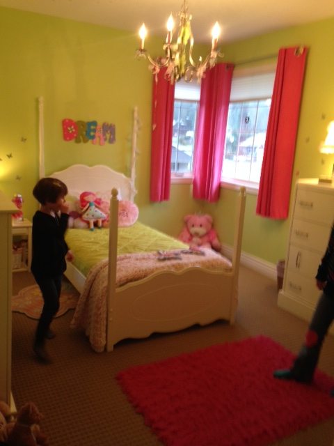 girls bedroom before