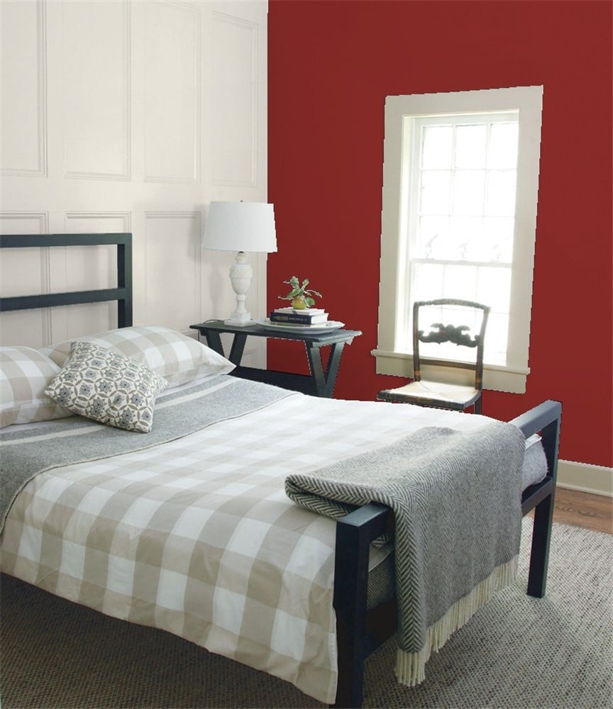 Benjamin Moore Caliente with a feature wall in Classic Gray. 2018 colour of the year. Info via Kylie M E-design colour blog. Photo via Benjamin Moore