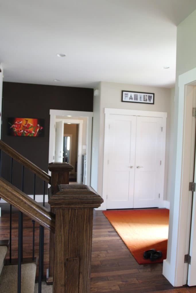 Entryway before remodel (1)