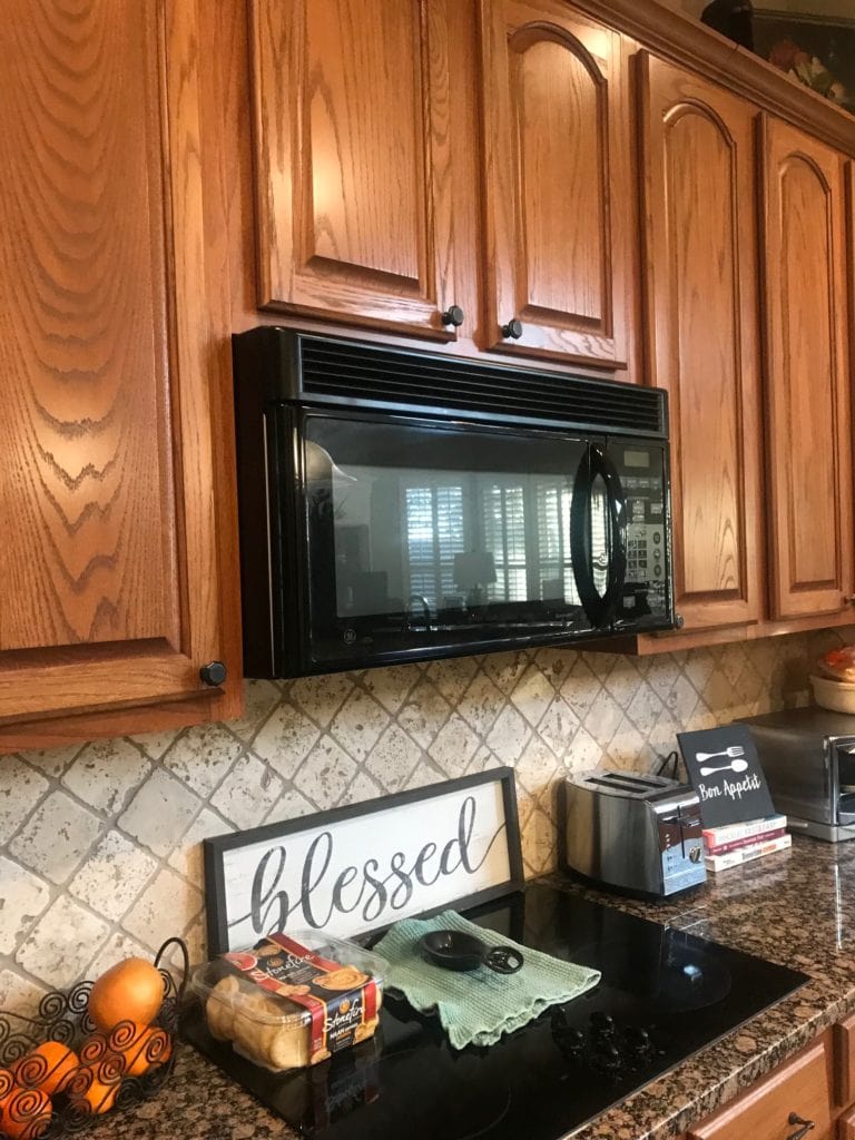 Oak kitchen cabinet update ideas before being painted white with island colour (3)