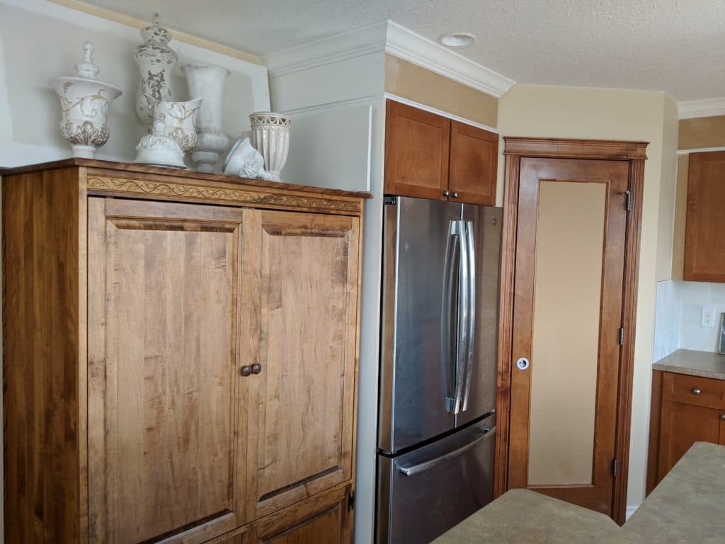 Maple kitchen cabinets BEFORE painting with edesign 