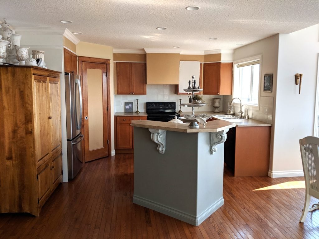 Maple kitchen cabinets BEFORE painting with edesign