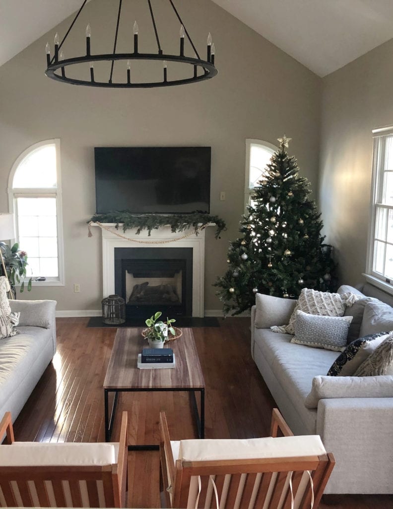 living room before painting white