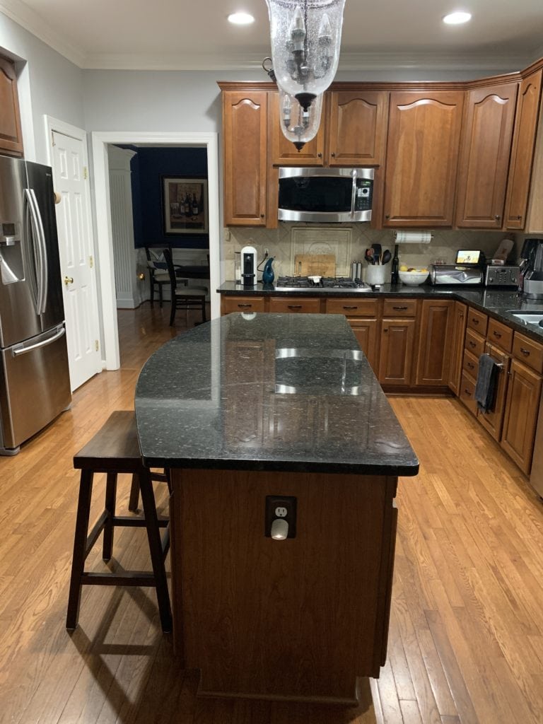 Maple or oak kitchen cabinets before being painted with edesign (2)