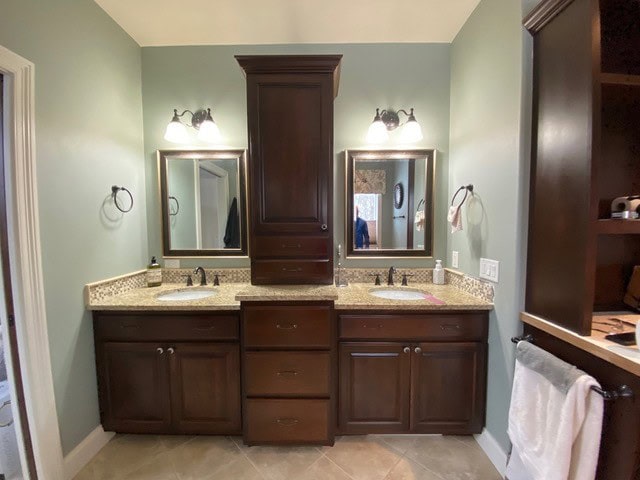 bathroom before remodel with edesign (2)