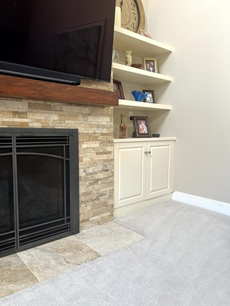 Benjamin MOore Edgecomb Gray with cream cabinets, Navajo White and travertine beige stone fireplace. This does not look good or work. pink toned carpet