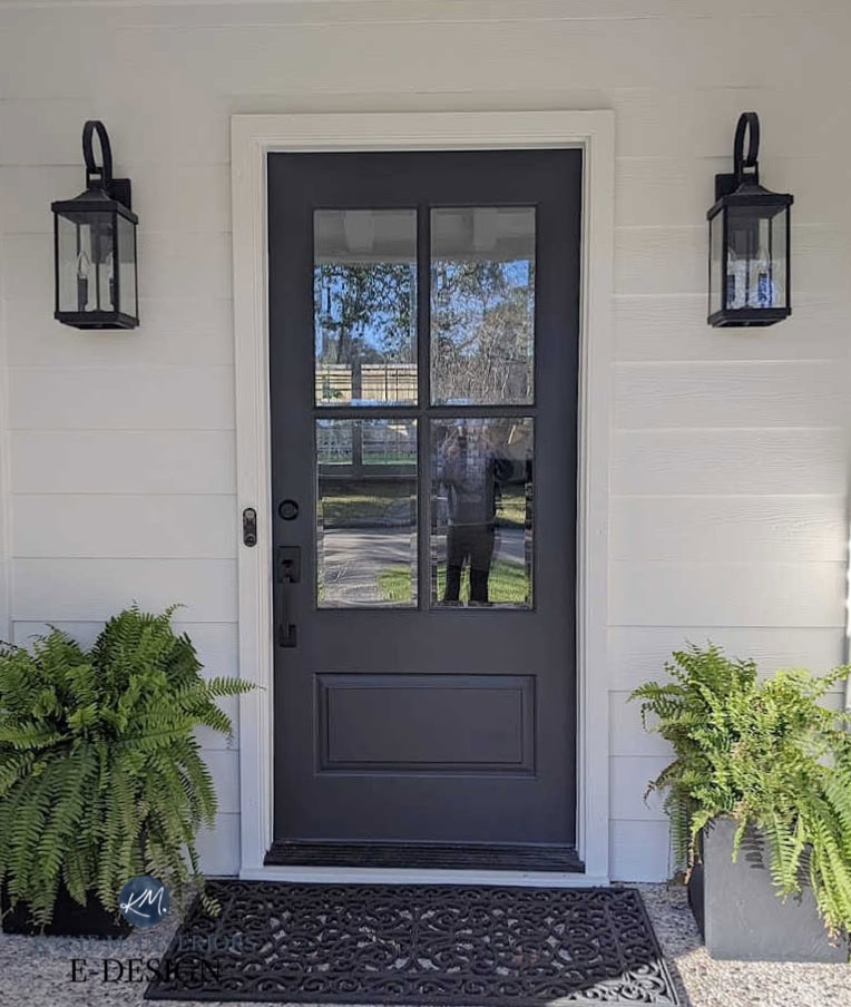 Exterior painted off white, Benjamin Moore Sea Pearl, Benjamin Moore Cheating Heart painted front door, black light fixtures. Kylie M Interiors Edesign consulting
