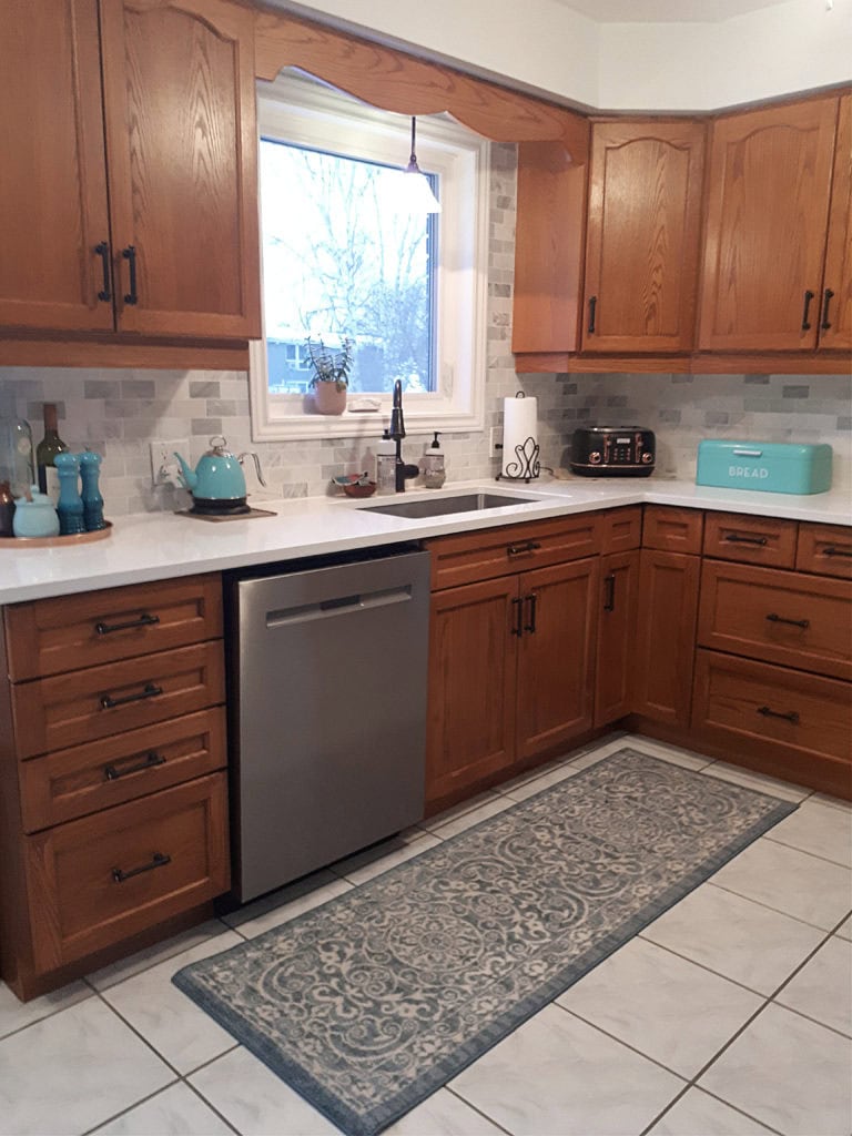 Ideas to update oak cabinets with marble backsplash and white quartz countertops