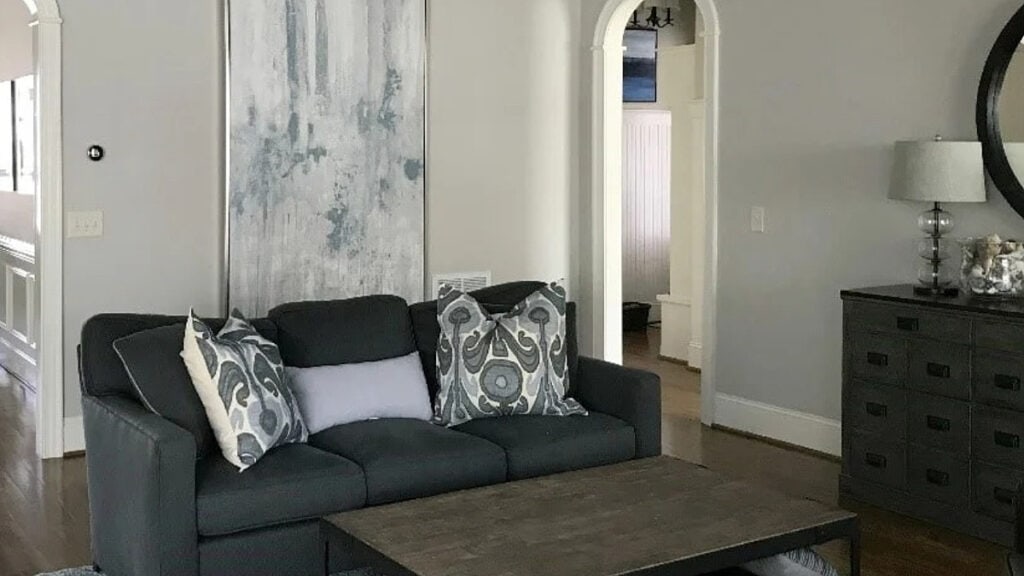 Benjamin Moore Collingwood walls w