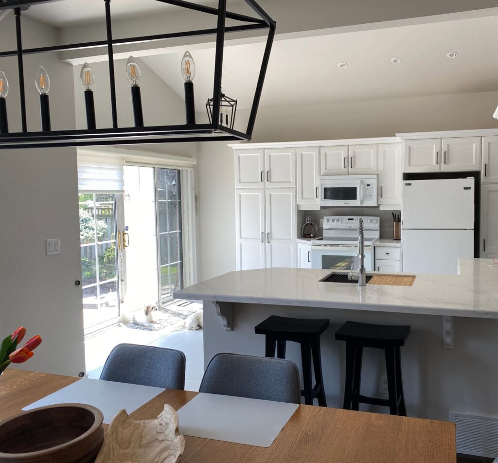MSI CALACATTA IZARO quartz countertops, Oxford White painted cabinets, Sherwin Williams City Loft. Kylie M online paint color consulting, kitchen