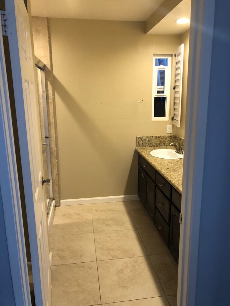BATHROOM BEFORE (2)