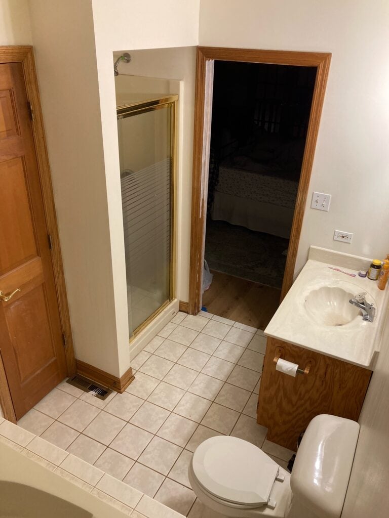BATHROOM BEFORE UPDATE 1990, OAK VANITY AND WOOD TRIM (3)