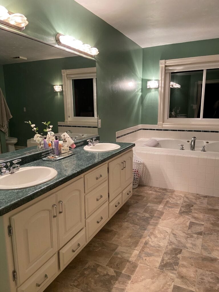 BATHROOM FOREST GREEN COUNTERTOP AND WALLS, TILE FLOOR, VANITY. before update (1)