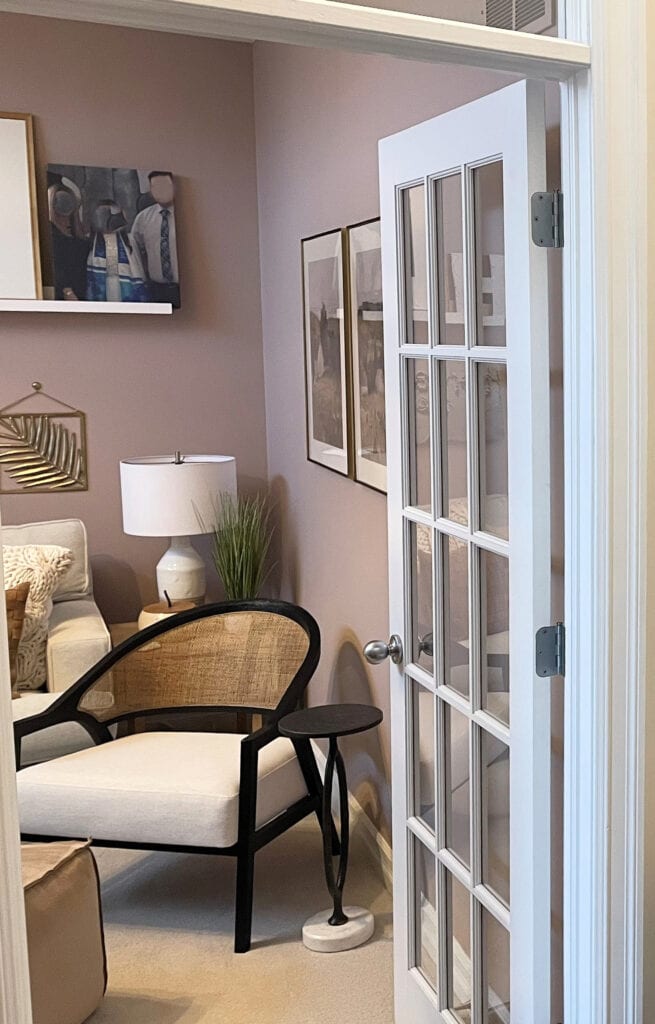 Benjamin Moore Flax, mauve, violet pink paint color in home office or den