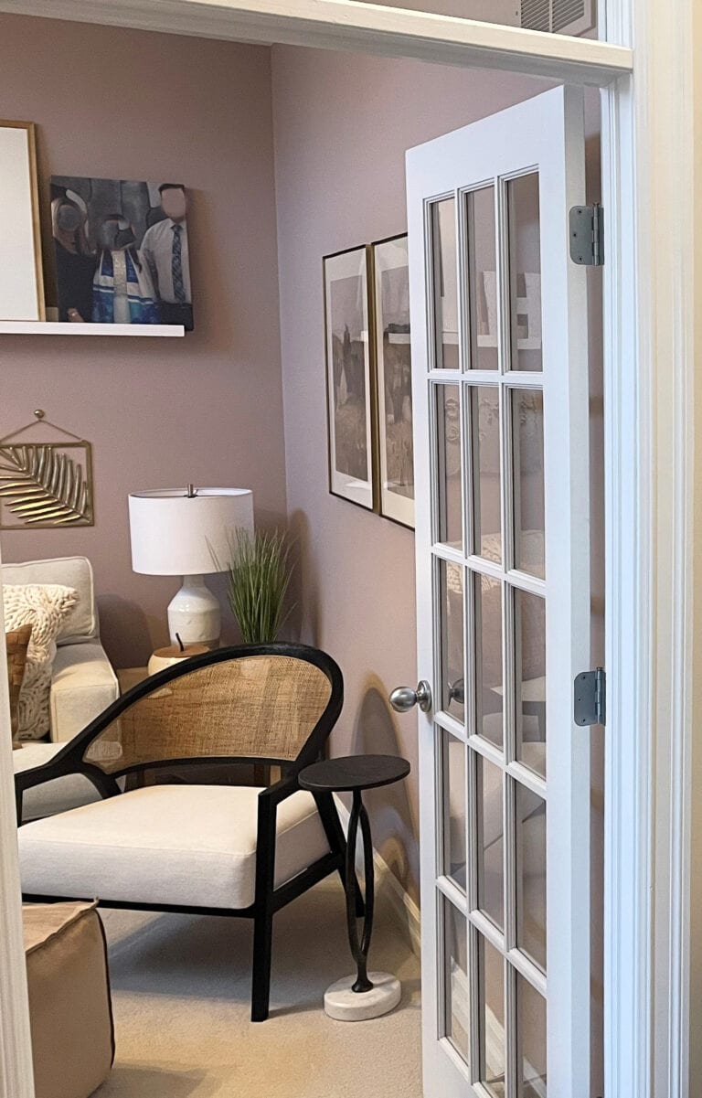 Benjamin Moore Flax, mauve, violet pink paint color in home office or den
