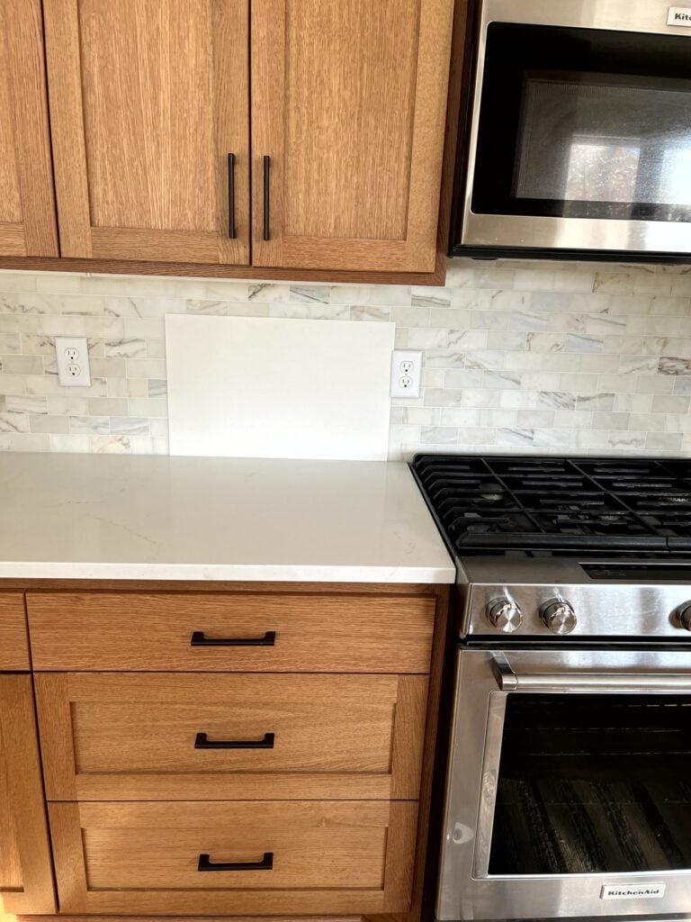 red oak kitchen cabinets bishop, marble subway tile backsplash white quartz countertop