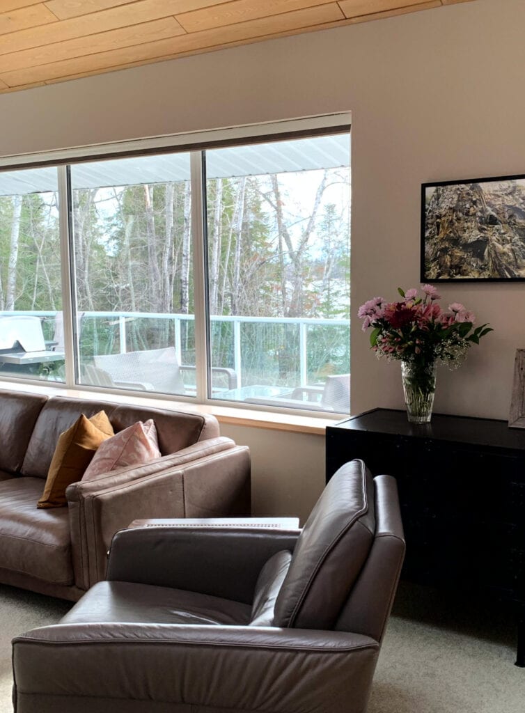 Benjamin Moore Smokey Taupe, Inukshuk with TAUPE CARPET, LEATHER SOFA, natural light