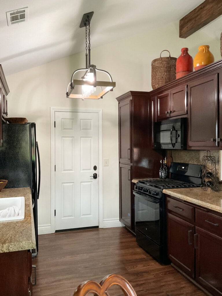 Sherwin Williams Shoji White, warm off white paint color, dark red cherry stain kitchen cabinets, red oak floor, Juparana granite countertop