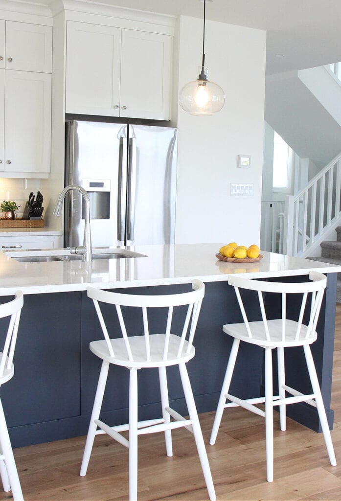 kitchen cabinets with navy blue painted island, Sherwin Williams Cyberspace, Pure White cabinets, walls, trims, ceilings, Viatera white quartz, Minuet, white counter stools, goodfellow oak wood flooring