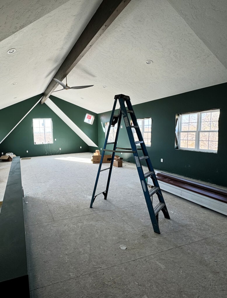 sHERWIN WILLIAMS BILLIARD ROOM GREEN, best dark hunter green paint color, games room or man cave above garage, vaulted ceiling with beam