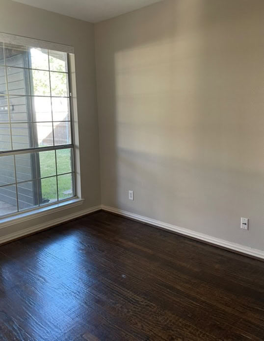 Sherwin Williams Casa Blanca with Accessible Beige trim and dark wood floor