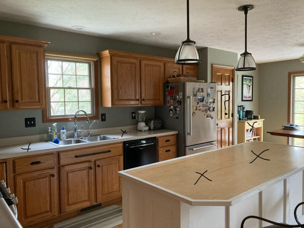 BEFORE PAINTING oak wood kitchen cabinets (2)