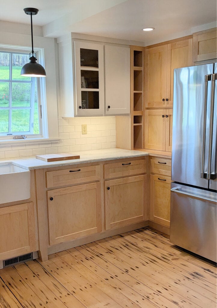 Emerstone Dynamic Gold quartz with warm veining, Frost White, Cottage Series subway tile backsplash, Sherwin Williams Alabaster warm white paint color on cabinets, natural woo (1)