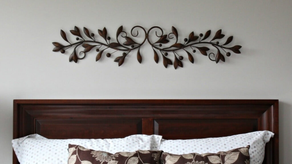 Benjamin Moore Abalone light gray taupe with purple hues in bedrom